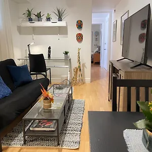 Cozy In Great Location With Free Parking - 31 Night Minimum , Montreal Canada