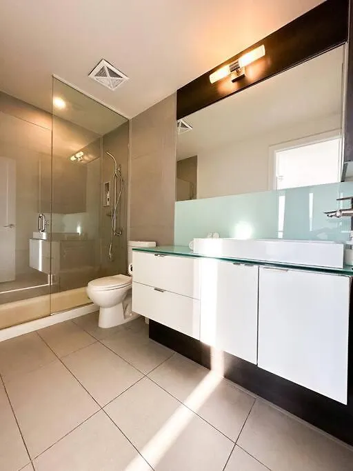 Elegant Suites - City Views, Lake View, Free Parking Toronto Canada