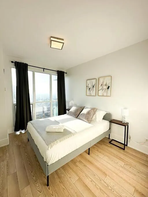 Elegant Suites - City Views, Lake View, Free Parking Toronto