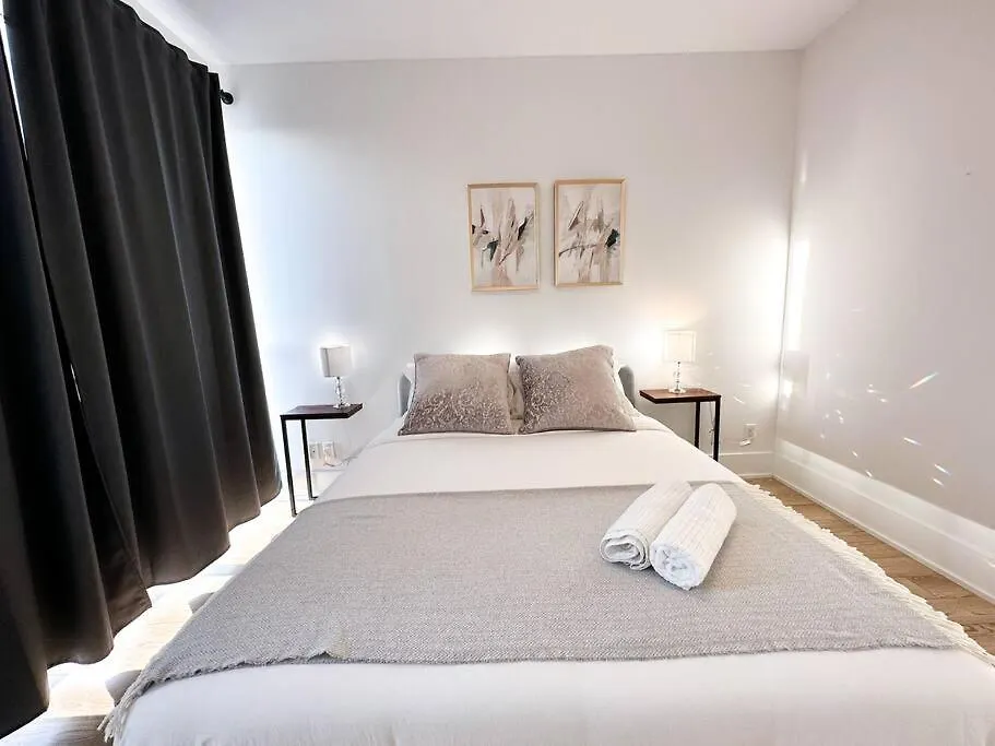 Apartment Elegant Suites - City Views, Lake View, Free Parking Toronto