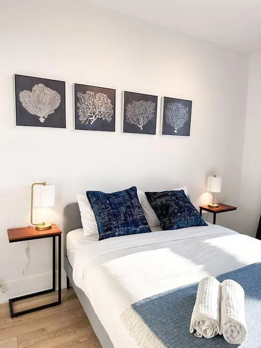 Apartment Elegant Suites - City Views, Lake View, Free Parking Toronto
