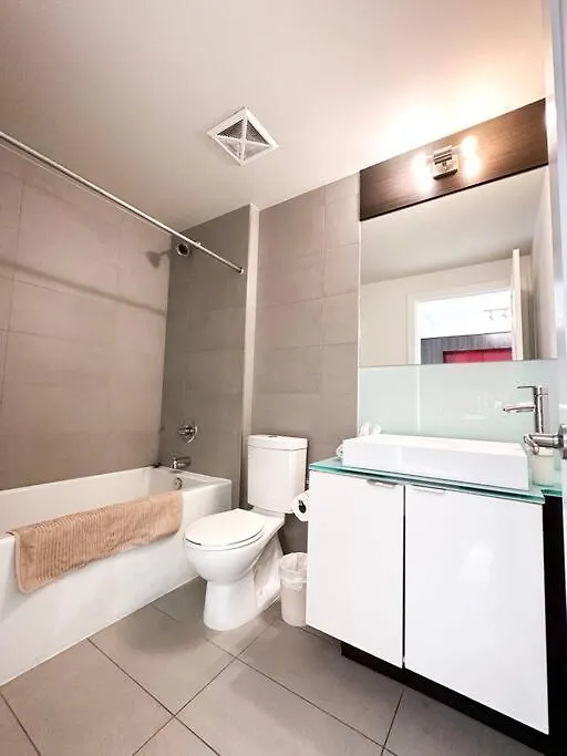 Elegant Suites - City Views, Lake View, Free Parking Toronto 0*,  Canada
