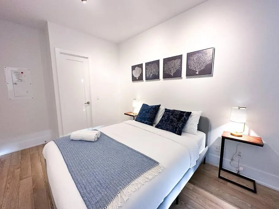 Apartment Elegant Suites - City Views, Lake View, Free Parking Toronto Canada